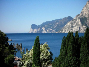 Гостиница Appartamento Fronte Lago  Наго-Торболе